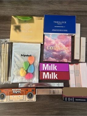 NIB★16 Makeup Bundle Kylie Glossier etc. + Free gift